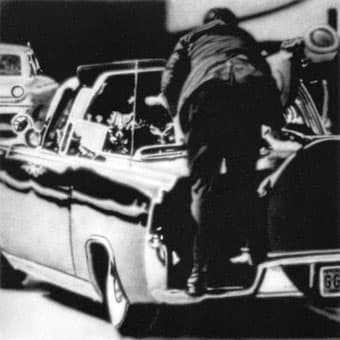 Fotorealistisches Gemälde der Szene auf der Dealey Plaza in Dallas, Texas