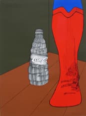 Gemälde einer Coca-Cola-Flasche neben einem roten Bein